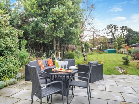 Sitting-out-area | Victoria Cottage, Mudeford, near Christchurch