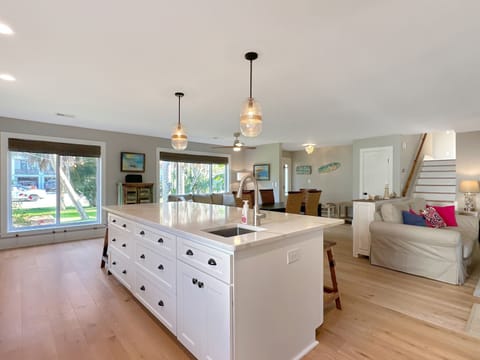 Kitchen Island, 405 Palm Blvd, Isle of Palms, SC | IOP Escapes
