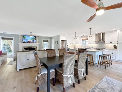 Dining Room, 405 Palm Blvd, Isle of Palms, SC | IOP Escapes