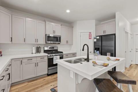 Gourmet Kitchen: Unleash your inner chef in a sleek, stylish space with premium appliances!