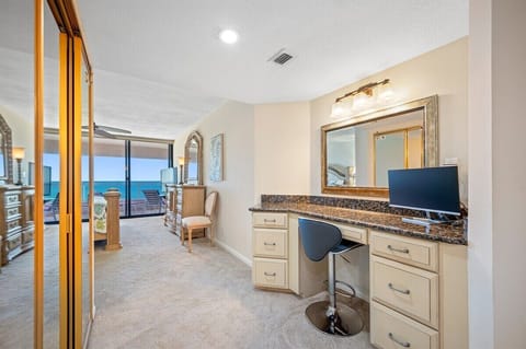 Workstation with Monitor in master