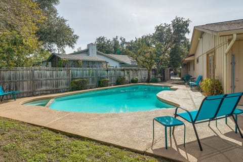 San Antonio Vacation Rental | 3BR | 2BA | 1,735 Sq Ft | 2 Steps to Enter