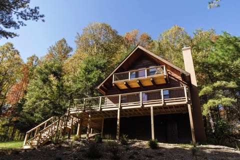Archer's Ridge shines in fall. Spacious main deck for enjoying the outdoors.