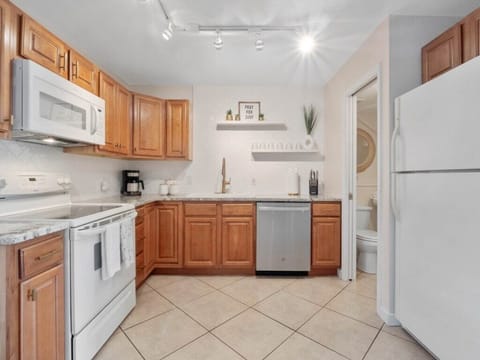 Full kitchen, cooker, dishwasher, microwave and fridge freezer. Coffee maker, cutlery, cooking utensils also provided. 