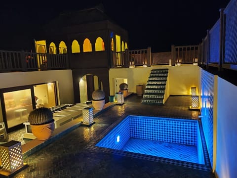 Swimming pool