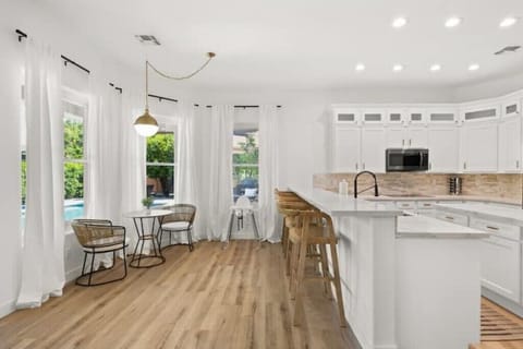 Kitchen dining area 2