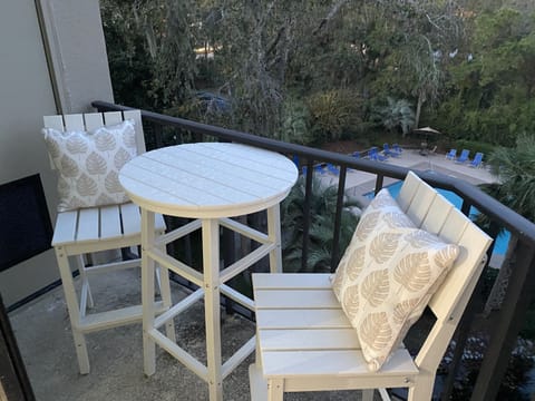 Dine al fresco while overlooking the pool, lagoon and tennis/pickle ball courts.