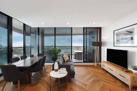 This spacious luxury penthouse combines spectacular indoor and outdoor living, framing breathtaking city views.