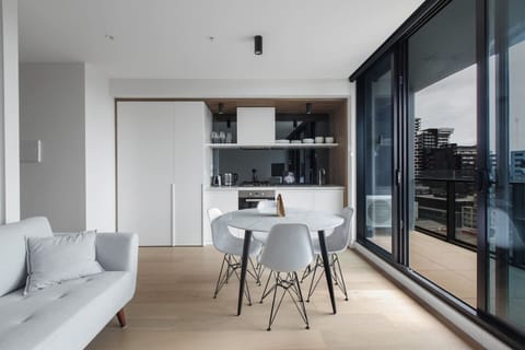 Spacious and Bright, complete with Blackout Blinds and modern high end furnishings 