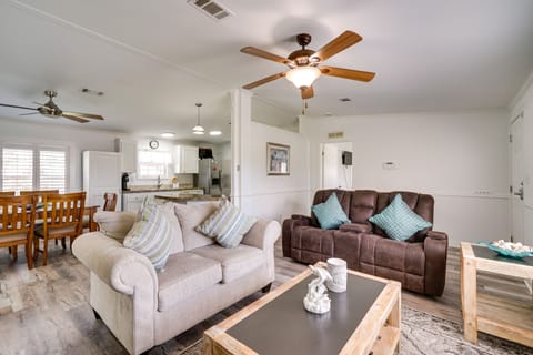 Living Room | Central Air Conditioning | Smart TV