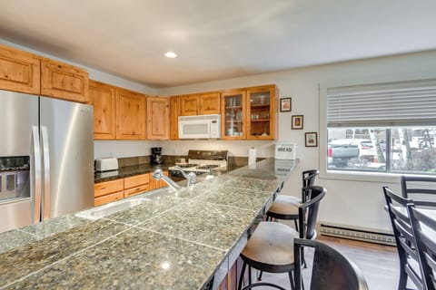 Kitchen | Coffee Maker | Toaster | Cooking Basics | Dishware & Flatware Provided