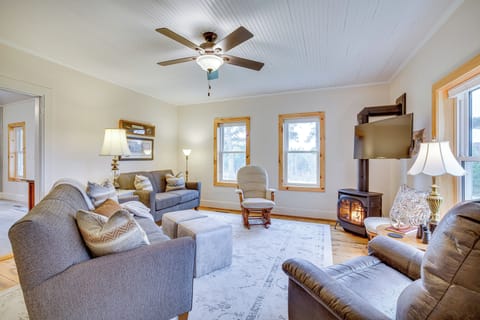 Hixton Vacation Rental | 3BR | 1BA | 1,200 Sq Ft | 2 Steps to Enter