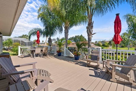 Dockside Serenity - Huge Deck Overlooking Canals