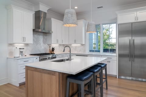 Marble topped kitchen island with 3 stools