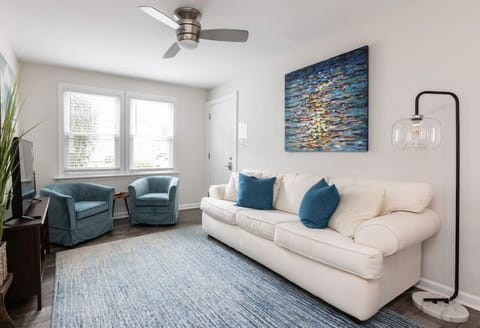 We can`t wait for you to enjoy family in our bright and beautiful living area!!