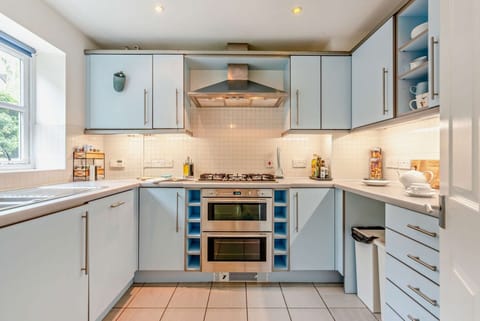 5 Stone Cottage Kitchen - StayCotswold