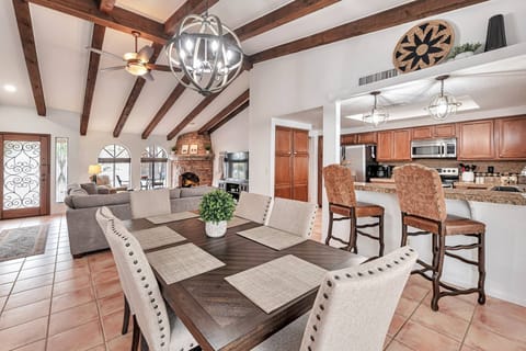 Great open floor plan. Walk into the living room and dining area w/ kitchen just off the dining table