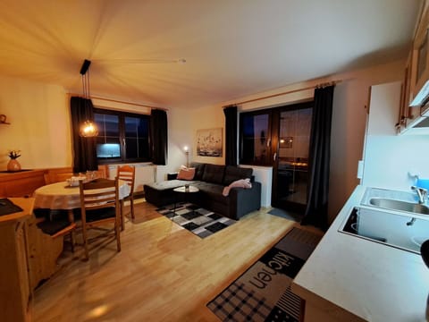 Picture Frame, Furniture, Table, Wood, Building, Lighting, Interior Design, Comfort, Lamp, Flooring