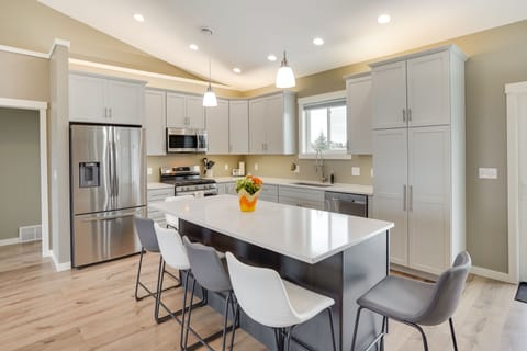 Kitchen | Cooking Basics | Starter Trash Bags & Paper Towels Provided