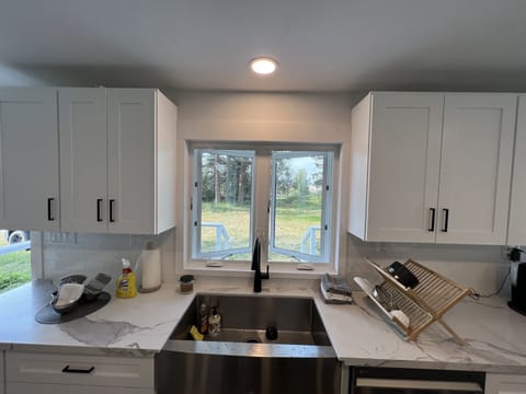 New Kitchen with view to the Mountains