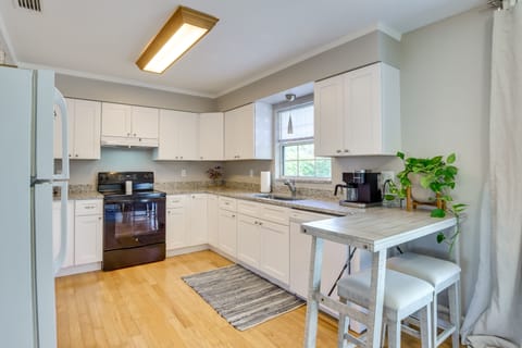 Kitchen | Cooking Basics | Keurig/Drip Coffee Maker | Trash Bags/Paper Towels