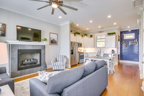 Living Room | Queen Sleeper Sofa | Single-Story Cottage | Free WiFi | Smart TV