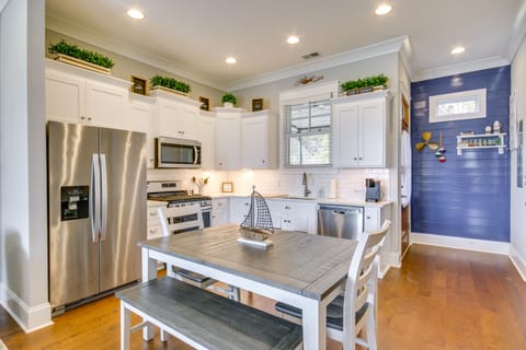 Kitchen | Keurig Coffee Maker | Crockpot | Cooking Basics