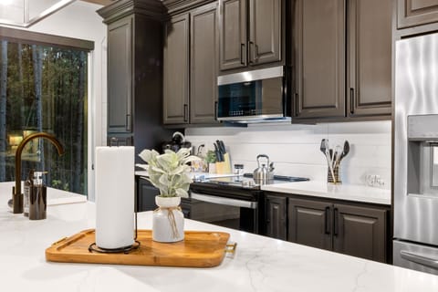 Combo Keurig with drip coffee machine available (starter supply of K-Cups & coffee filters provided)