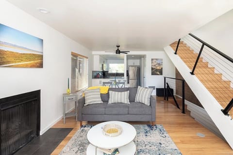 Enjoy making memories in this bright living space. You can eat and entertain all at the same time. 