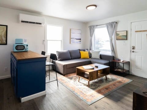 #StayInMyDistrict #BookDirect