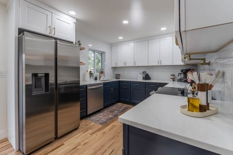 The fully updated kitchen is also fully stocked!