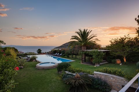 Exterior, Garden, Pool