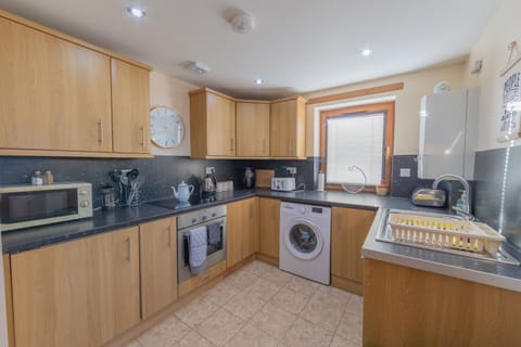 Apartment 6    Floor 1 