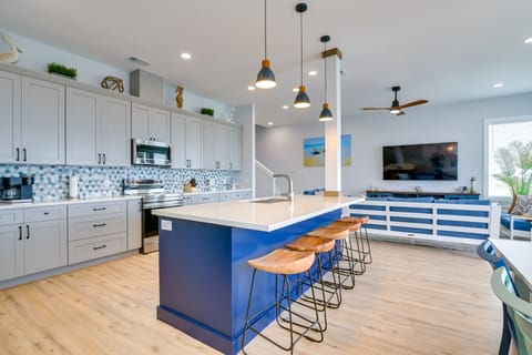 Kitchen | Blender | Drip/Keurig Coffee Maker | Tea Kettle | Toaster