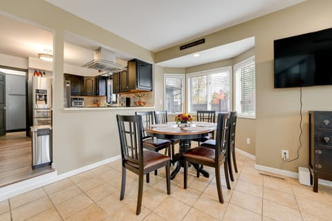 Dining Area | Dishware & Flatware Provided | Central A/C & Heating