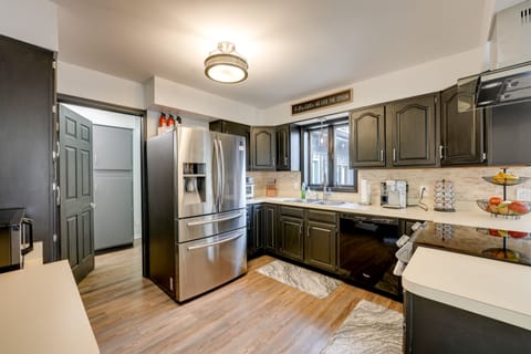 Kitchen | Cooking Basics | Dishwasher | Keurig Coffee Maker w/ K-Cups