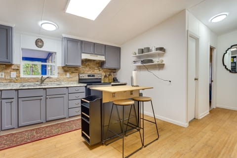 Kitchen | Cooking Basics | Breakfast Bar