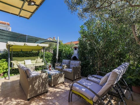 Plant, Sky, Property, Shade, Outdoor Furniture, Building, Leisure, Chair, Public Space, Grass