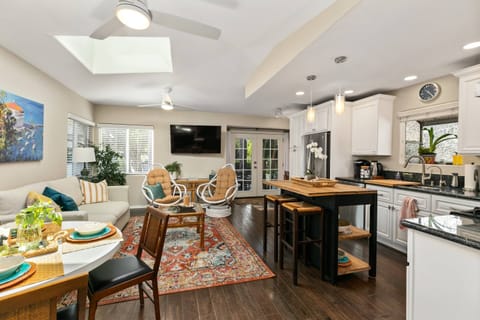 Open area concept kitchen and living space - STR23-0092