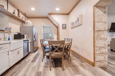 Luxury 1800s-Remodeled German Haus on PrivateRanch House in Rio Grande