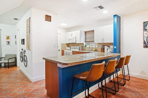 21 web or mls 2740 sw 28th ave