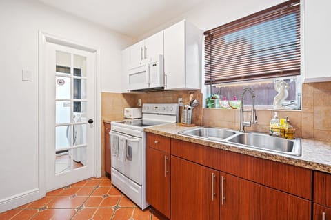 22 web or mls 2740 sw 28th ave