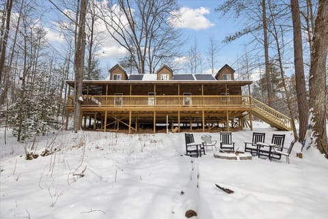 Large Wooded backyard -gather around the firepit
