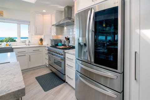 The high end appliances in the kitchen will make meal prep a snap.