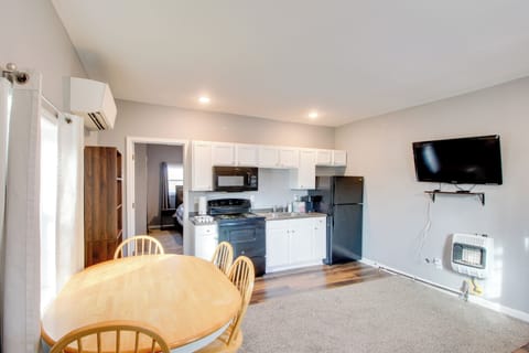 Dining Area | Dining Table | Dishware/Flatware | Free WiFi