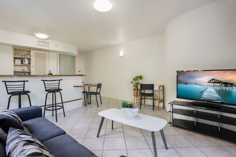Lounge and kitchen bar