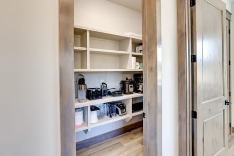 Walk-In Pantry | Kitchen Basics