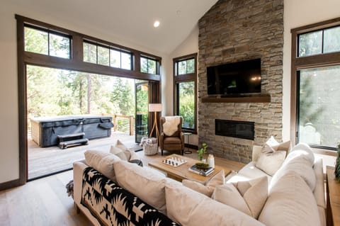 Between Two Pines is the luxury lodge of your dreams!