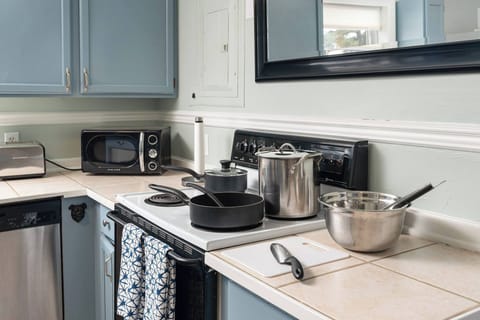 Kitchen comes equipped with ample basic cooking equipment to prepare your favorite meals!