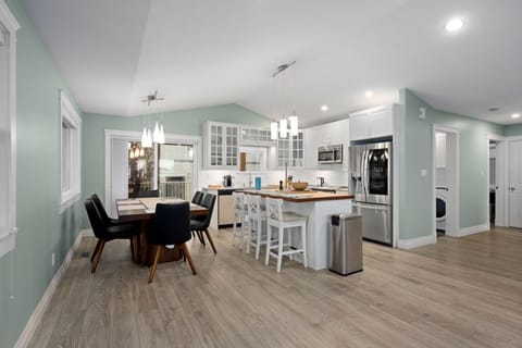 Dining setting for nine people